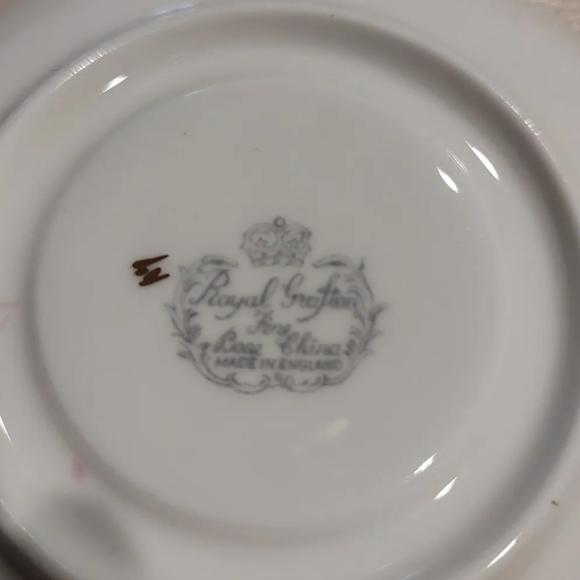 Royal Grafton England Bone China Tea Cup And Saucer Set Pink Colored all Floral - Picture 4 of 7